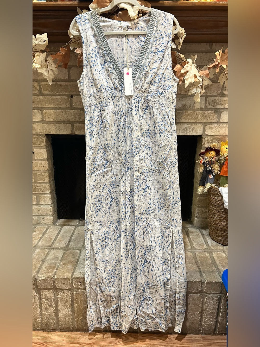 Sleeveless Blue Floral Maxi Dress with V-Neck EUC